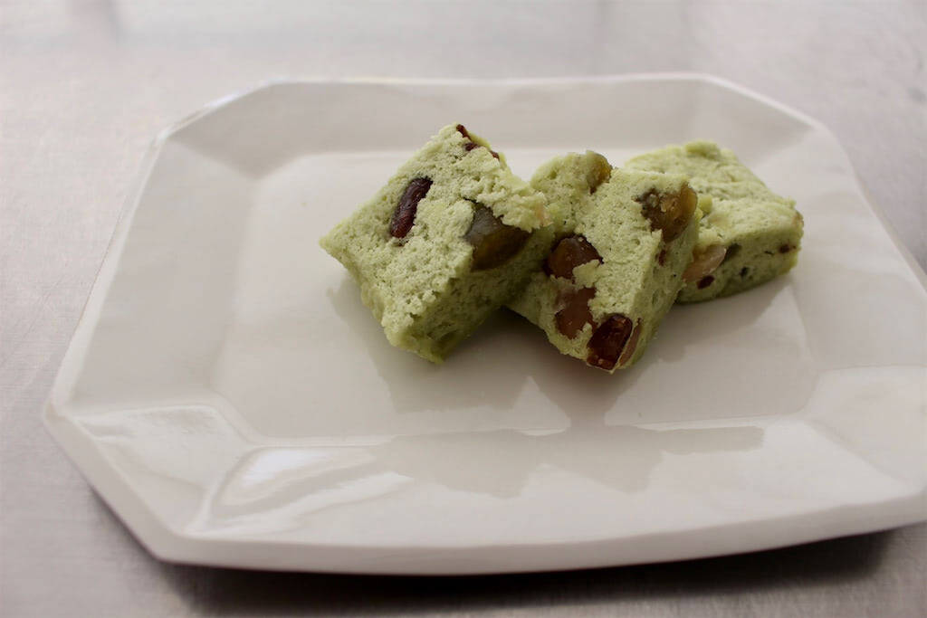 一見普通の抹茶ケーキ…でも実は鹿児島銘菓「かるかん」!?米粉＆長芋でしっとりもっちり♡【農家直伝】