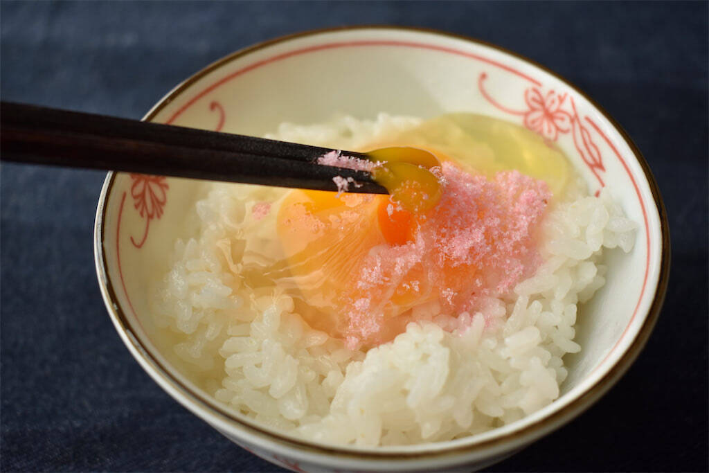 【TKGアレンジ】「え、桜でんぶ⁉」ほんのり桜色の“卵かけご飯”がやさしい甘さ～♡昭和チック～♪