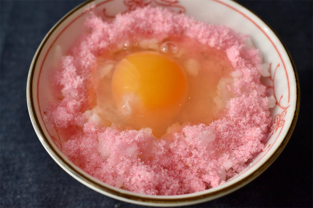 【TKGアレンジ】「え、桜でんぶ⁉」ほんのり桜色の“卵かけご飯”がやさしい甘さ～♡昭和チック～♪