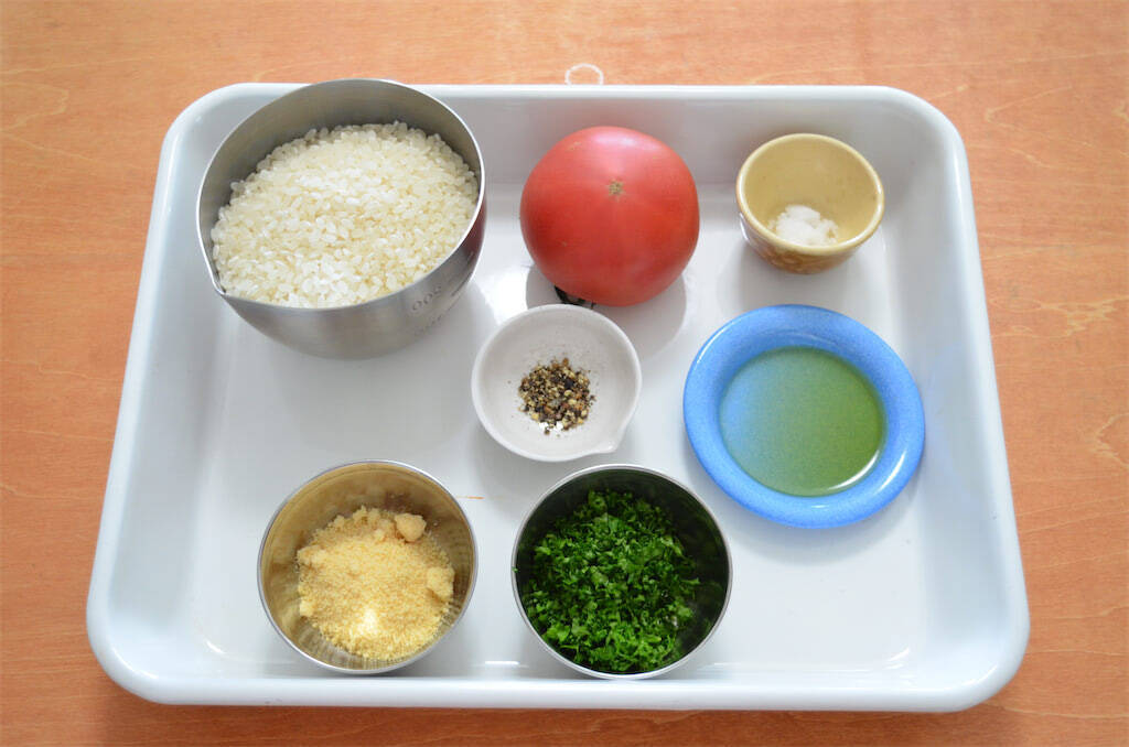 【トマト丸ごとドボン】炊飯器1発で仕上がる「豪快炊き込みごはん」作ってみた！これって赤いピラフだわ♡