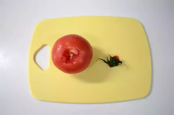 「【トマト丸ごとドボン】炊飯器1発で仕上がる「豪快炊き込みごはん」作ってみた！これって赤いピラフだわ♡」の画像