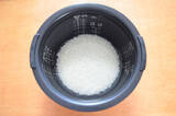 「【トマト丸ごとドボン】炊飯器1発で仕上がる「豪快炊き込みごはん」作ってみた！これって赤いピラフだわ♡」の画像5
