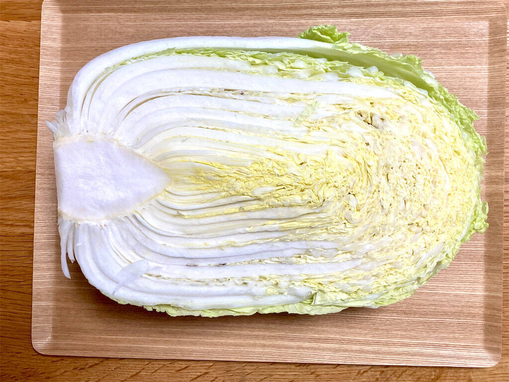 【カット白菜の選び方】「切り口のサイズ」「成長点の向き」…そして「謎の黒い点々」の正体は⁉実は良い物の証