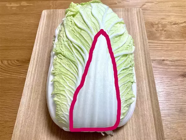 「【カット白菜の選び方】「切り口のサイズ」「成長点の向き」…そして「謎の黒い点々」の正体は⁉実は良い物の証」の画像