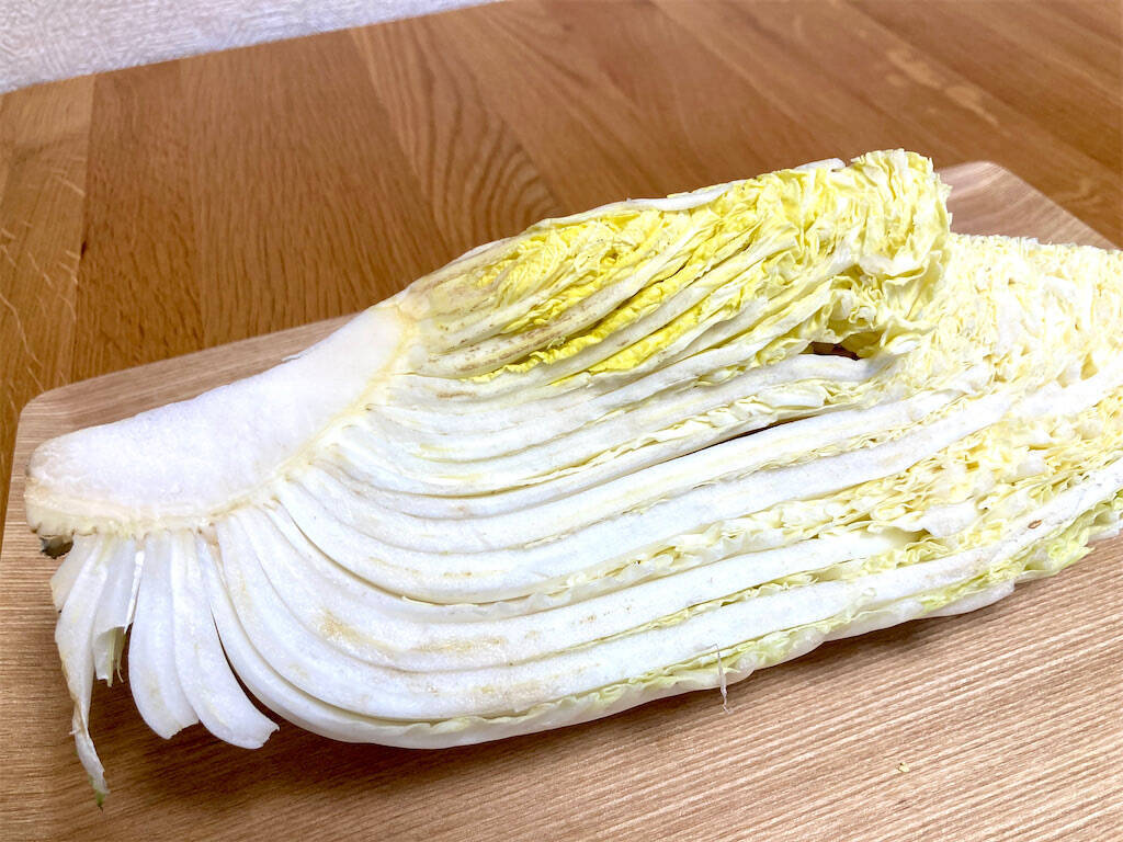 【カット白菜の選び方】「切り口のサイズ」「成長点の向き」…そして「謎の黒い点々」の正体は⁉実は良い物の証