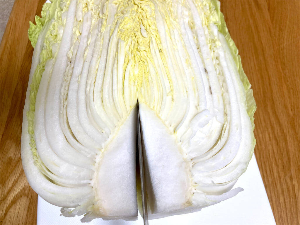 【カット白菜の選び方】「切り口のサイズ」「成長点の向き」…そして「謎の黒い点々」の正体は⁉実は良い物の証