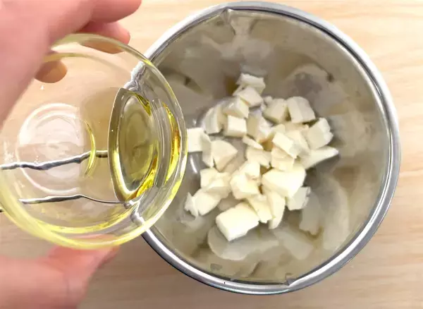 「【パリ5区レストランのシェフ発】コンポートより簡単♪塩味と甘味のクリーム2種で「桃のキャラメリゼ」作ろう」の画像