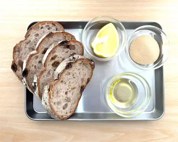 「【パリ5区レストランのシェフ発】コンポートより簡単♪塩味と甘味のクリーム2種で「桃のキャラメリゼ」作ろう」の画像