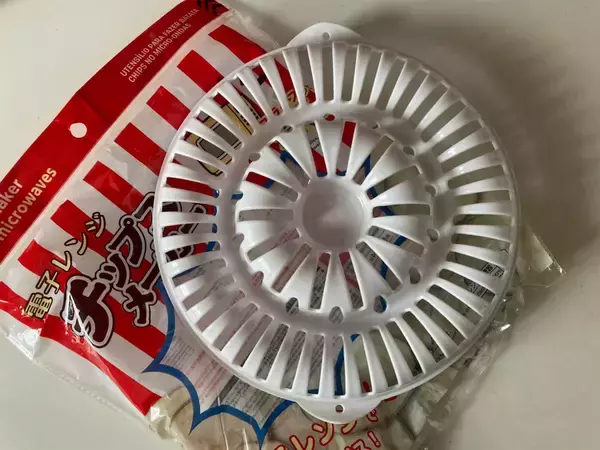 「【ダイソー】「電子レンジチップスメーカー」で作ったポテチは、本物みたいにパリパリになるの？【比較検証】」の画像