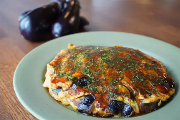 「【農家直伝】なすを主役に野菜たちが共演！「なすのお好み焼き」野菜アベンジャーズな最強レシピ作ってみた♡」の画像