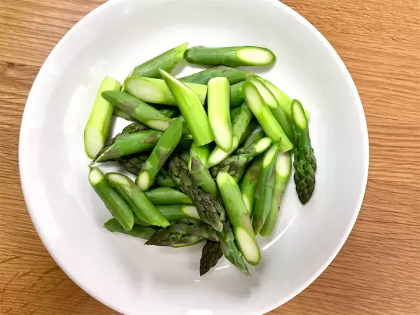 「【アスパラの裏ワザ】圧倒的なシャキシャキ食感に茹でる方法とは⁉ふわんふわんの「淡雪あんかけ」に挑戦♪」の画像