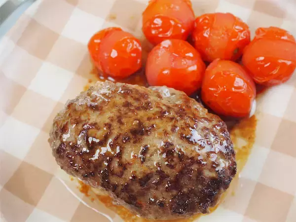 【SNSで大バズり】包丁いらずで超時短「バター酒蒸しハンバーグ」作ってみた！ふわふわの秘密は牛乳!?