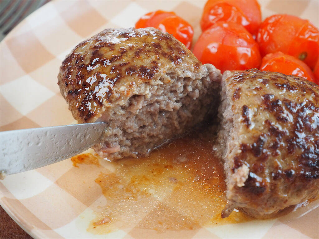 【SNSで大バズり】包丁いらずで超時短「バター酒蒸しハンバーグ」作ってみた！ふわふわの秘密は牛乳!?