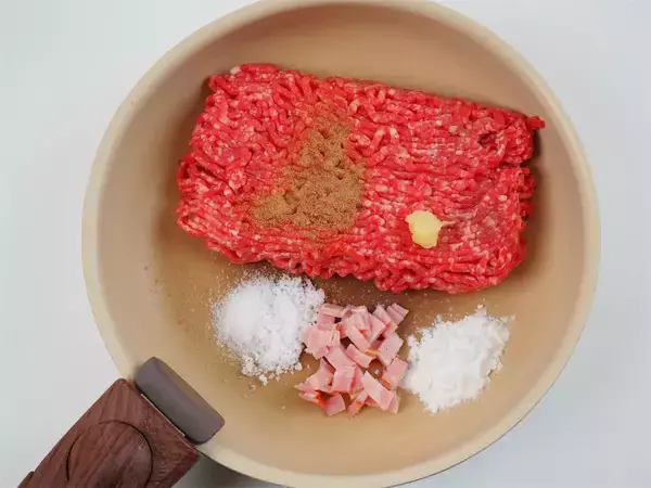 「【SNSで大バズり】包丁いらずで超時短「バター酒蒸しハンバーグ」作ってみた！ふわふわの秘密は牛乳!?」の画像