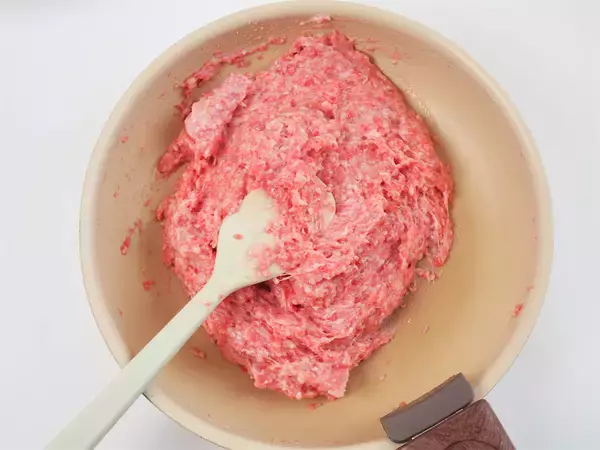 「【SNSで大バズり】包丁いらずで超時短「バター酒蒸しハンバーグ」作ってみた！ふわふわの秘密は牛乳!?」の画像