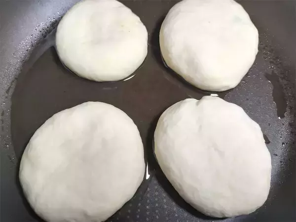 「【絶品！郷土メシ】長野県の超メジャー郷土料理「おやき」作ってみた！思い出のなすみそ味再現なるか!?」の画像