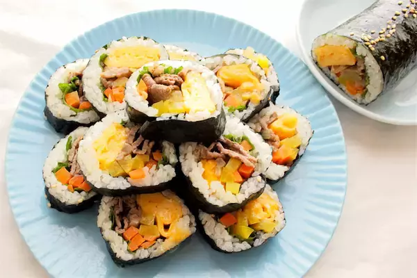 【巻きす不要のり巻き】韓国のヤミツキ巻き寿司「キンパ」作ってみた！たっぷりプルコギは焼肉のたれでOK♪