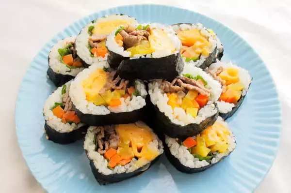 「【巻きす不要のり巻き】韓国のヤミツキ巻き寿司「キンパ」作ってみた！たっぷりプルコギは焼肉のたれでOK♪」の画像