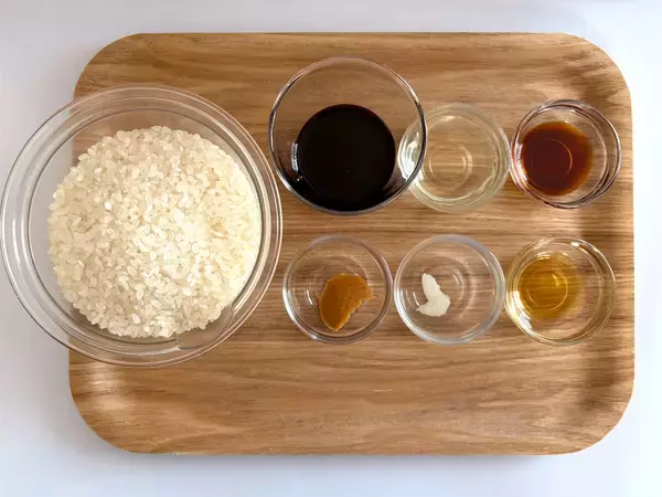 「【焼きおにぎりの作り方“革新”】炊飯器で味つけ完了せよ！焼くときは“塗らない”ラクうまレシピに挑戦だ！」の画像