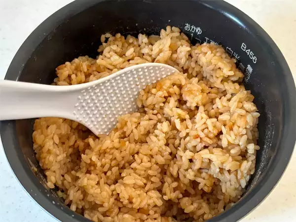 「【焼きおにぎりの作り方“革新”】炊飯器で味つけ完了せよ！焼くときは“塗らない”ラクうまレシピに挑戦だ！」の画像