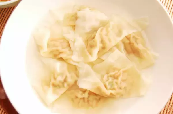 「【のどに優しい10分レシピ】とぅるん♪と食べやすい「ワンタンスープ」作ってみた！【管理栄養士直伝】」の画像