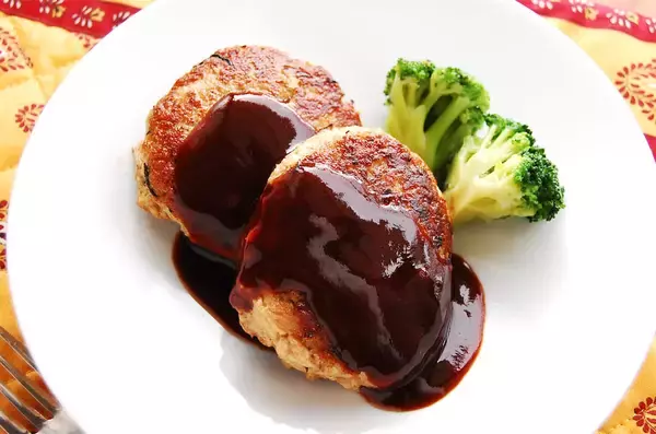 「【食物繊維もかさも増し増し】おからとひじきで「極ヘルシーハンバーグ」焼いてみた！カリッとジューシーで完璧」の画像