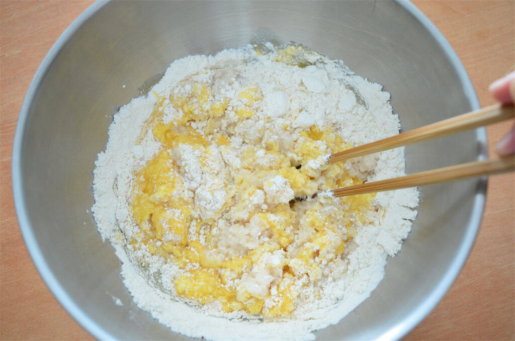 【れんこんはすりおろすと激変】ふっくらモチモチ「れんこんチヂミ」作ってみた♪キムチとチーズの旨味爆発!!