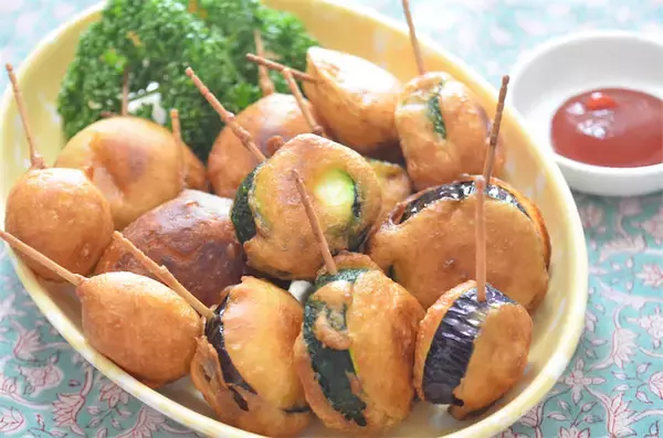 【アメリカンドッグは手作りすべし】蒸しパンミックスで甘ジューシー！歓声上がる「夏野菜ドッグ」作ってみた♪