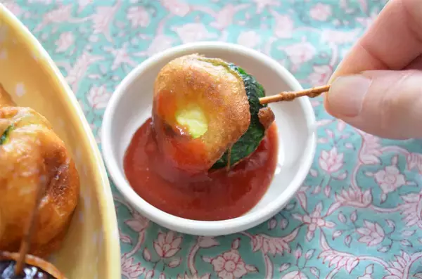 「【アメリカンドッグは手作りすべし】蒸しパンミックスで甘ジューシー！歓声上がる「夏野菜ドッグ」作ってみた♪」の画像