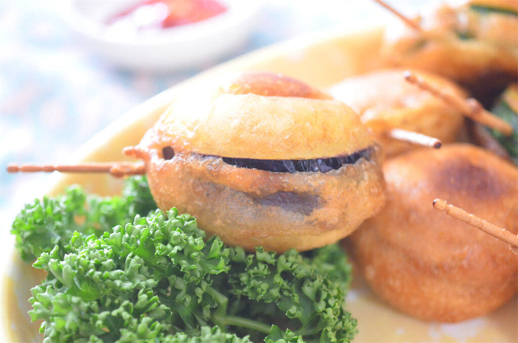 【アメリカンドッグは手作りすべし】蒸しパンミックスで甘ジューシー！歓声上がる「夏野菜ドッグ」作ってみた♪