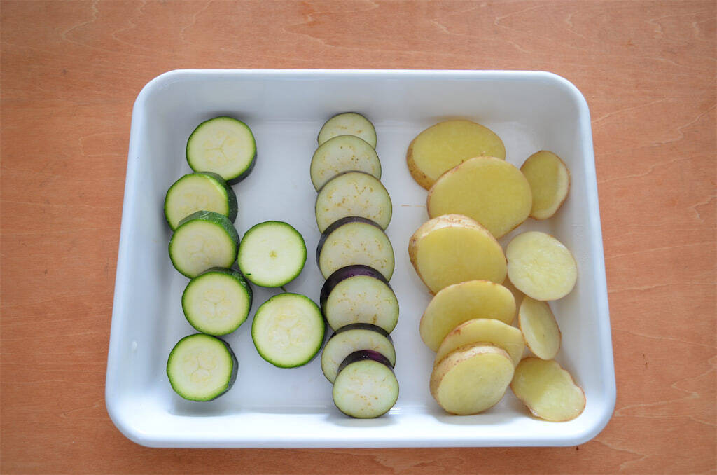 【アメリカンドッグは手作りすべし】蒸しパンミックスで甘ジューシー！歓声上がる「夏野菜ドッグ」作ってみた♪