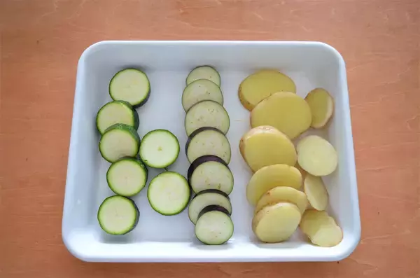 「【アメリカンドッグは手作りすべし】蒸しパンミックスで甘ジューシー！歓声上がる「夏野菜ドッグ」作ってみた♪」の画像