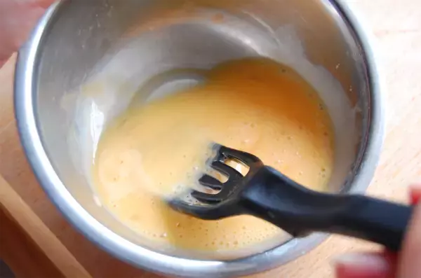 「【しか使わないグッズ】ツナ缶専用「スプーン」試してみた！開封して油を切り…余すことなくすくいとる！」の画像