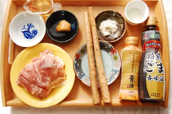 「【里山の冬料理】「鶏ごぼう煮」炊こう♪肉はやわらかい火で焼く！ごぼうは鶏の脂を纏わせるよう炒めて♡」の画像