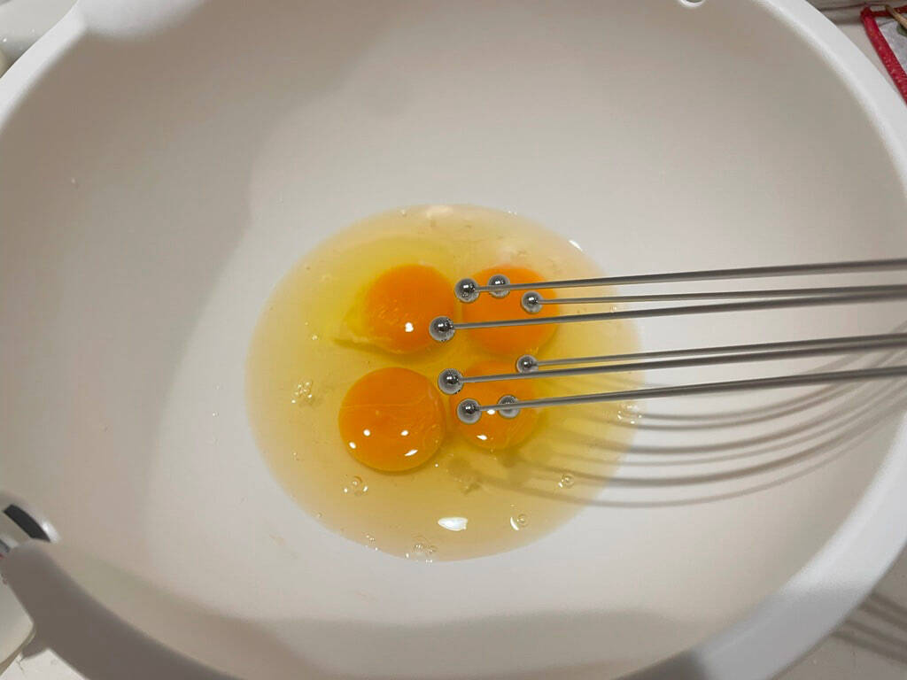 ダイソー「8本スティックの泡立て器」が菜箸と泡立て器のいいとこどり＆洗いやすくてコンパクト収納な件