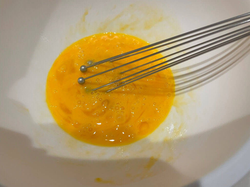 ダイソー「8本スティックの泡立て器」が菜箸と泡立て器のいいとこどり＆洗いやすくてコンパクト収納な件