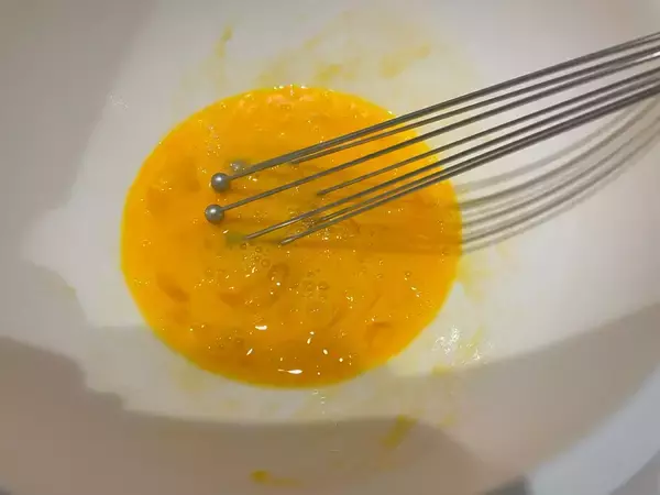 「ダイソー「8本スティックの泡立て器」が菜箸と泡立て器のいいとこどり＆洗いやすくてコンパクト収納な件」の画像