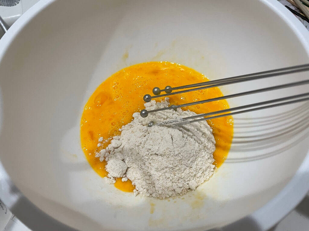 ダイソー「8本スティックの泡立て器」が菜箸と泡立て器のいいとこどり＆洗いやすくてコンパクト収納な件