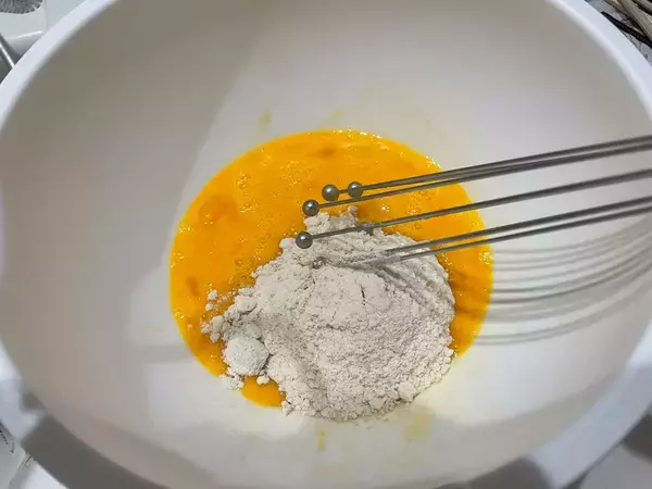 「ダイソー「8本スティックの泡立て器」が菜箸と泡立て器のいいとこどり＆洗いやすくてコンパクト収納な件」の画像