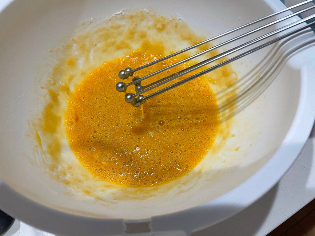 ダイソー「8本スティックの泡立て器」が菜箸と泡立て器のいいとこどり＆洗いやすくてコンパクト収納な件