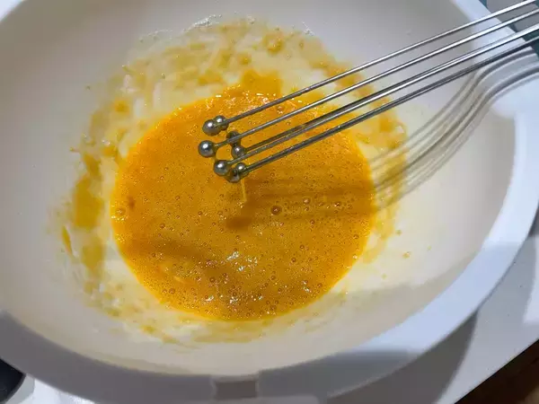 「ダイソー「8本スティックの泡立て器」が菜箸と泡立て器のいいとこどり＆洗いやすくてコンパクト収納な件」の画像