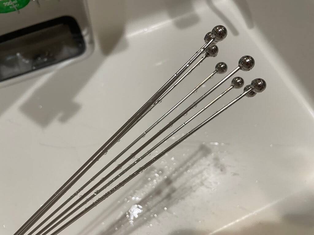 ダイソー「8本スティックの泡立て器」が菜箸と泡立て器のいいとこどり＆洗いやすくてコンパクト収納な件