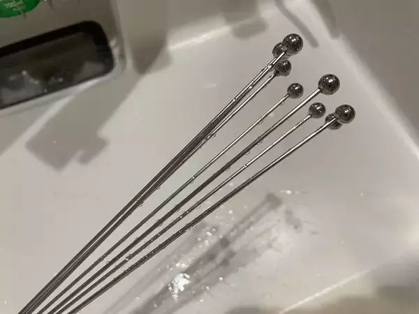 「ダイソー「8本スティックの泡立て器」が菜箸と泡立て器のいいとこどり＆洗いやすくてコンパクト収納な件」の画像