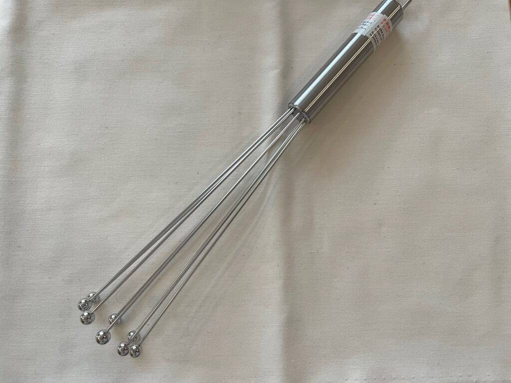 ダイソー「8本スティックの泡立て器」が菜箸と泡立て器のいいとこどり＆洗いやすくてコンパクト収納な件