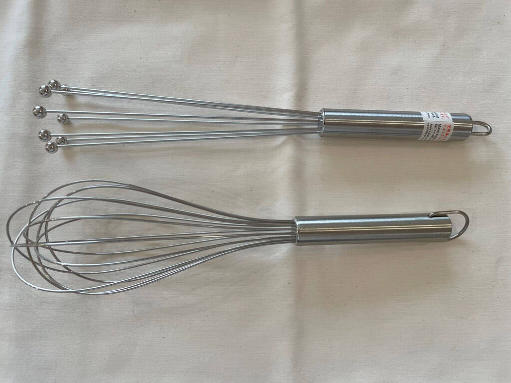 ダイソー「8本スティックの泡立て器」が菜箸と泡立て器のいいとこどり＆洗いやすくてコンパクト収納な件