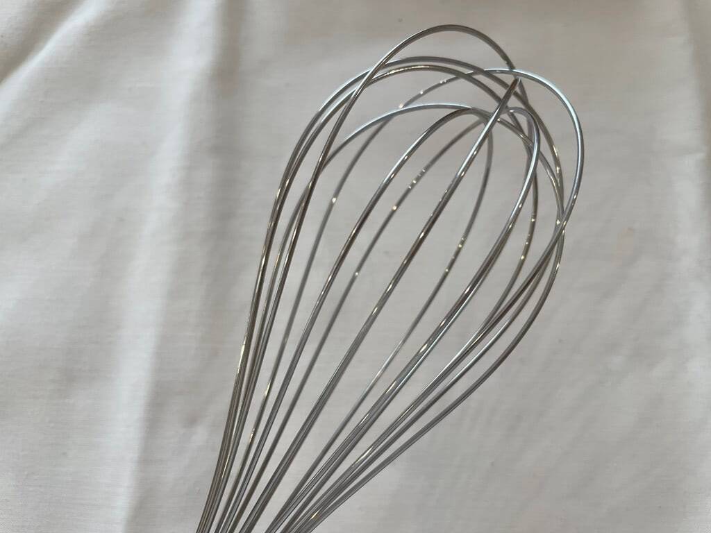ダイソー「8本スティックの泡立て器」が菜箸と泡立て器のいいとこどり＆洗いやすくてコンパクト収納な件