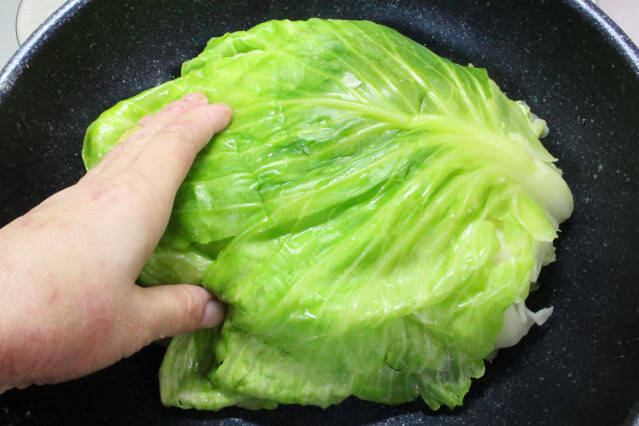 【巻かないロールキャベツ】フライパンで重ねて煮るだけ！トマトジュースで洋食屋さんの味になった話