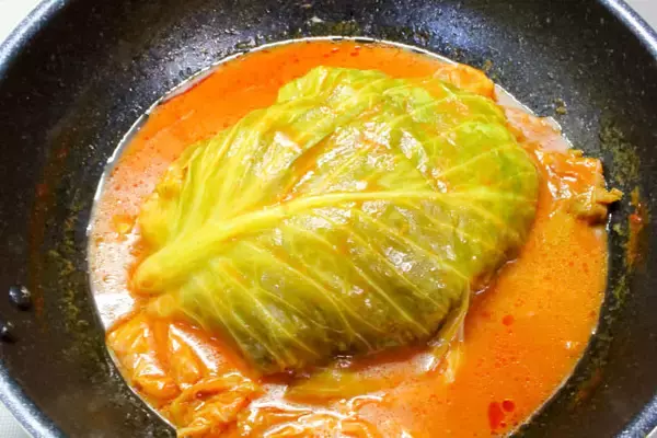 「【巻かないロールキャベツ】フライパンで重ねて煮るだけ！トマトジュースで洋食屋さんの味になった話」の画像