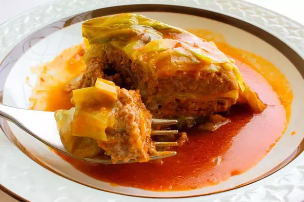 「【巻かないロールキャベツ】フライパンで重ねて煮るだけ！トマトジュースで洋食屋さんの味になった話」の画像