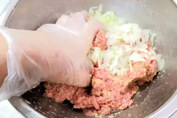 「【巻かないロールキャベツ】フライパンで重ねて煮るだけ！トマトジュースで洋食屋さんの味になった話」の画像